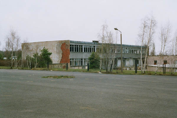12 Gebäude