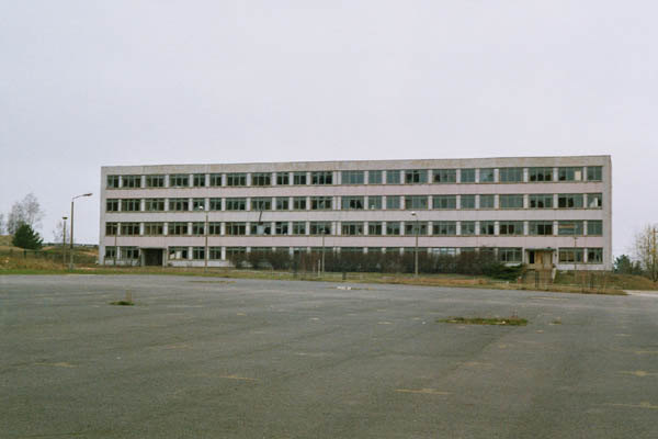 13 Gebäude