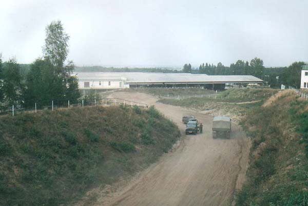 04 KRAZ und UAZ auf der Bahn