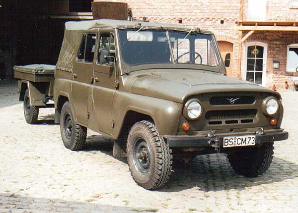 01 UAZ bei der Abfahrt in Woltorf