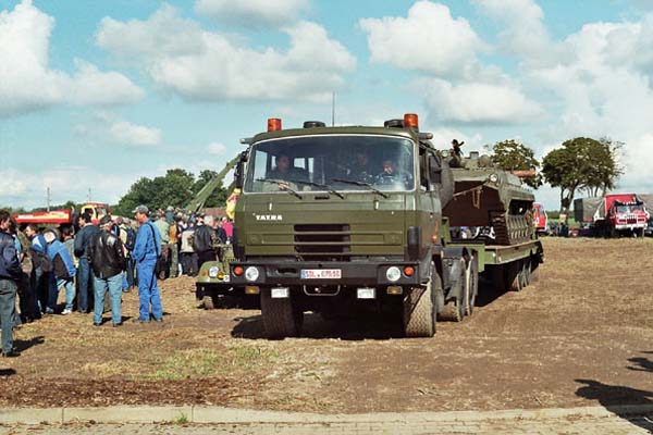 20 TATRA 815 Zug